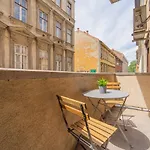 Central&cozy Balcony!3bdr 2bth * Budapesta