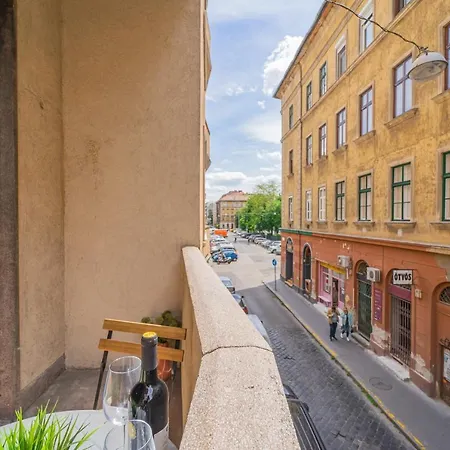Central&cozy Balcony!3bdr 2bth * Budapesta