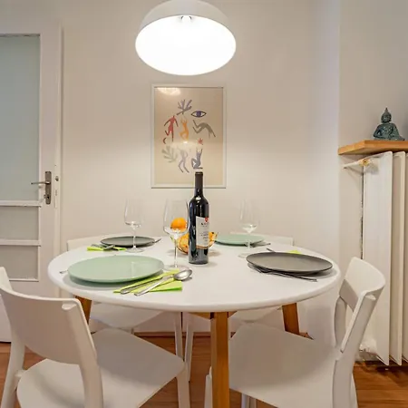 Central&cozy Balcony!3bdr 2bth Apartment Budapest
