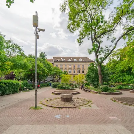 Central&cozy Balcony!3bdr 2bth