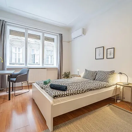 Central&cozy Balcony!3bdr 2bth Apartament Budapesta