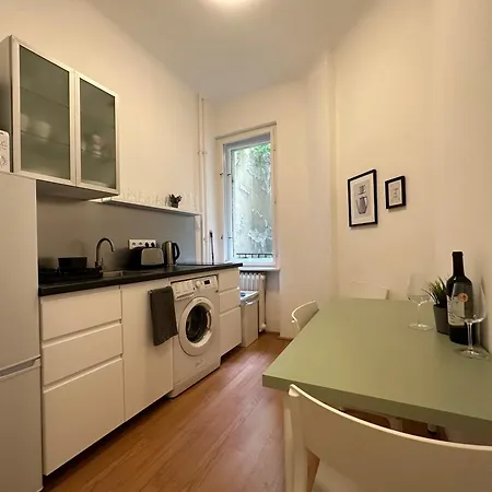 Apartment Central&cozy Balcony!3bdr 2bth *