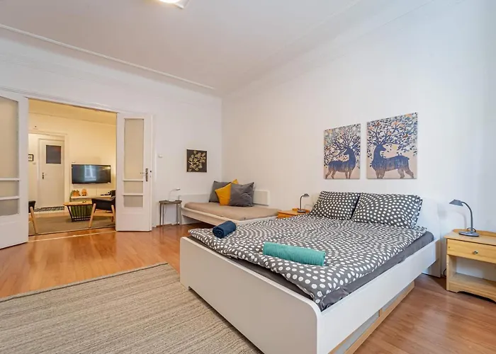 Apartmán Central&cozy Balcony!3bdr 2bth