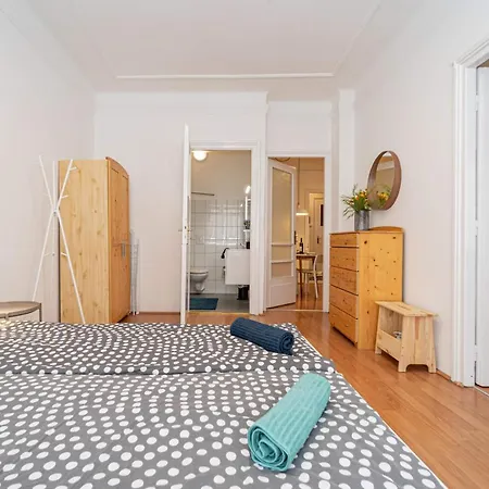 Апартаменты Central&cozy Balcony!3bdr 2bth