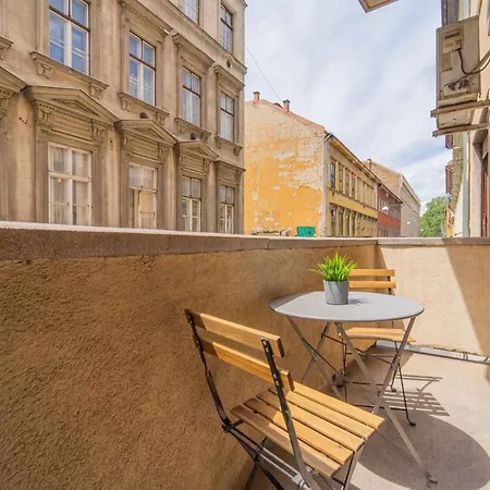 Central&cozy Balcony!3bdr 2bth * Будапешт